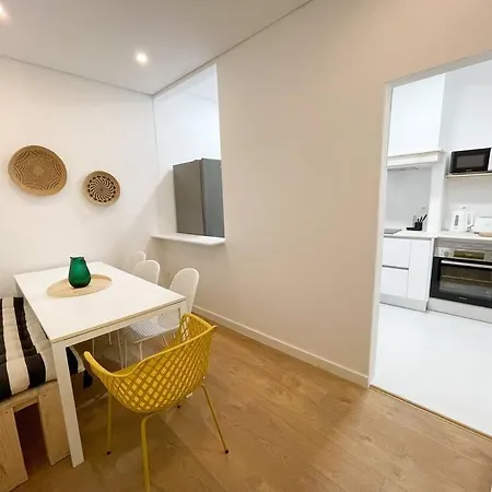 Guest House. בית נופש פיגואיירה דה פוז